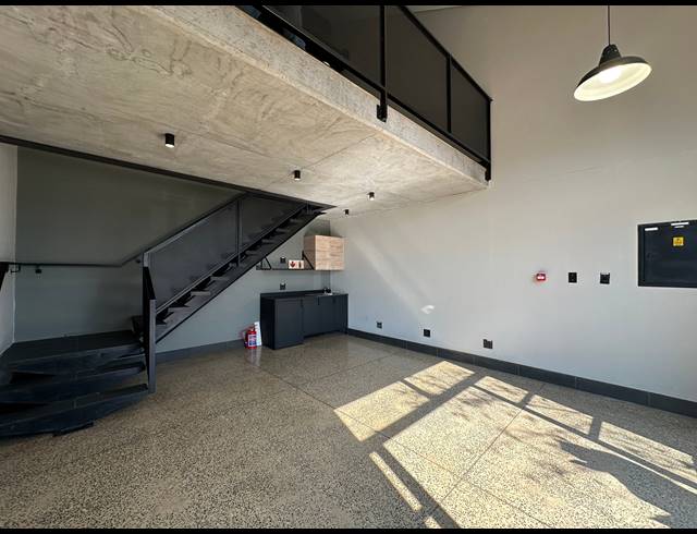 48M² OFFICE TO LET IN ROOIHUISKRAAL NORTH